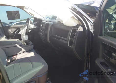 2017 Ram 1500 Express 4X2 5'7 Box z USA, uszkodzony, nr VIN 3C6RR6KTXHG782863